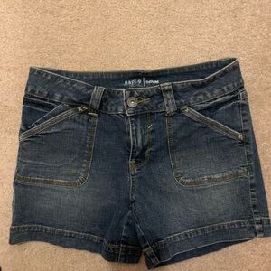 Apt. 9 Jean Shorts in Medium Blue with Classic Denim Look